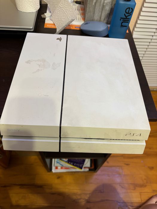 Plaistation 4        П