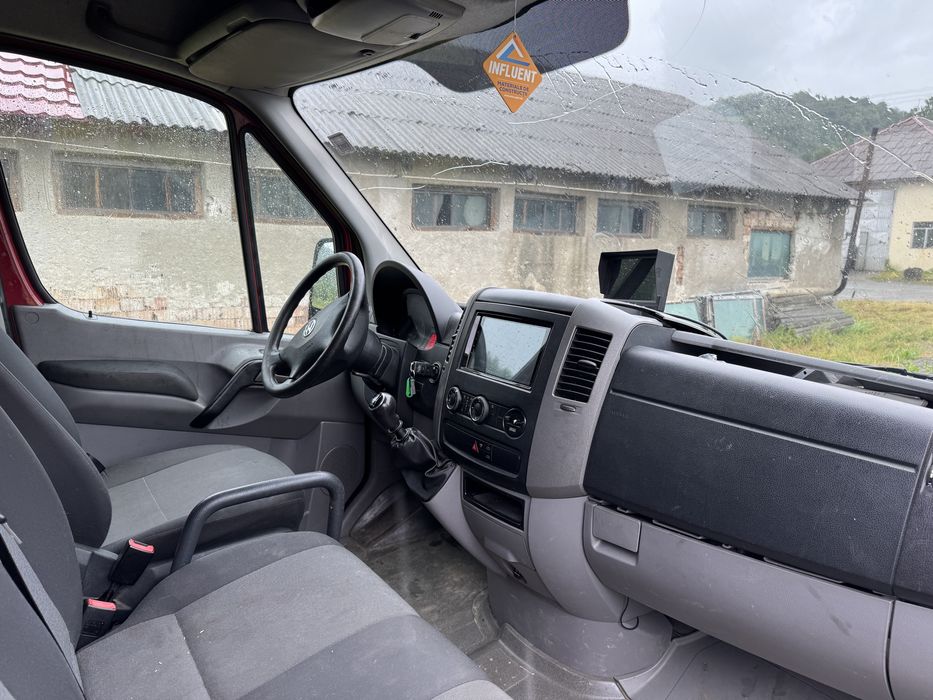 Volkswagen Crafter 2015 2.0D Autoutilitara cu lift hidraulic navigatie