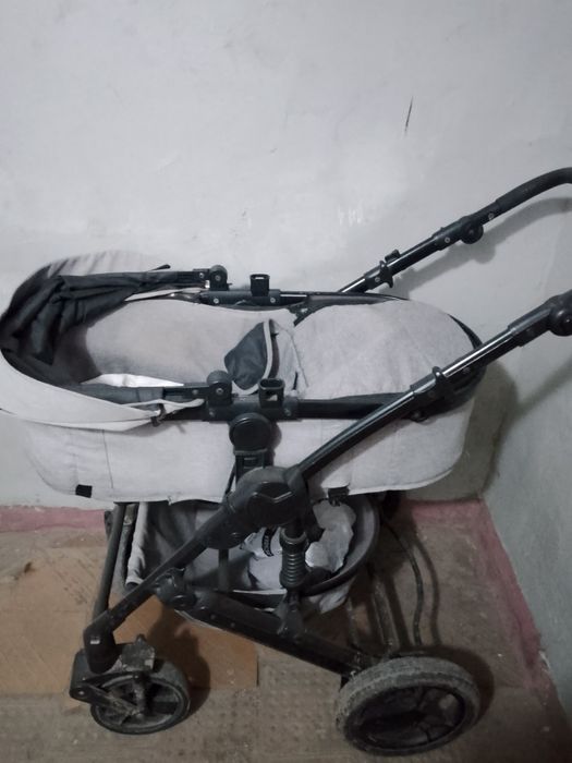 Продам коляску за 5000 тг.