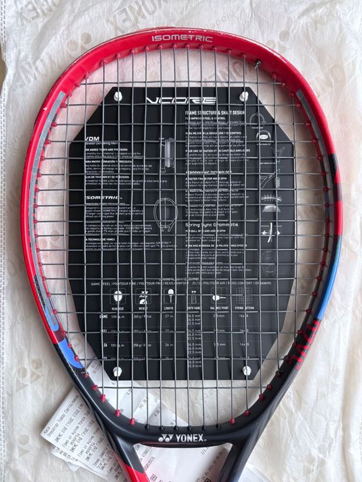 Тенис ракета Yonex VCORE GAME Scarlet (265 гр.) - идеална за юноши 10-12 г.