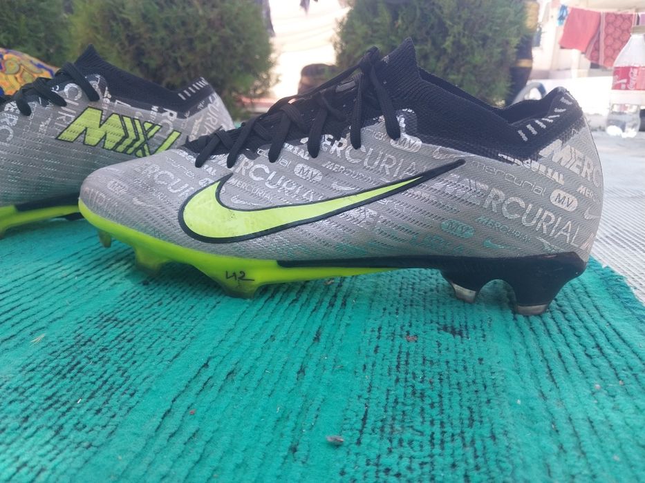 Air zoom butsi 42 razmer holati ideal razmer tushmaganigi uchun sotila