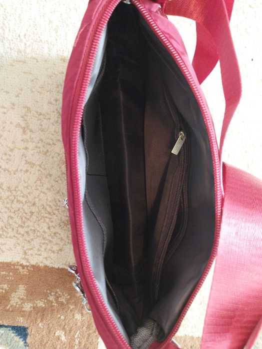 Червена дамска чанта за рамо