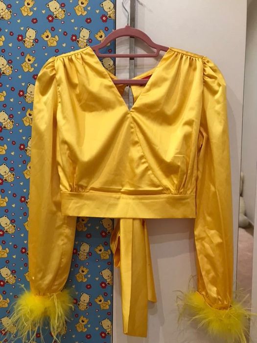 Елегантна блуза с пера