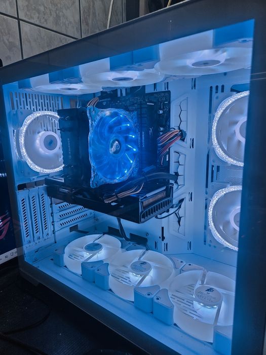 Unitate PC Gaming Ryzen 7 3700x video 8GB RX 6650XT 32GB RAM