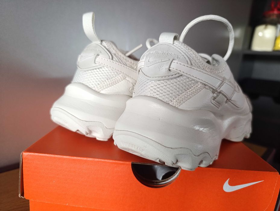 Nike дамски маратонки р-р 35,5(22см. -стелка)