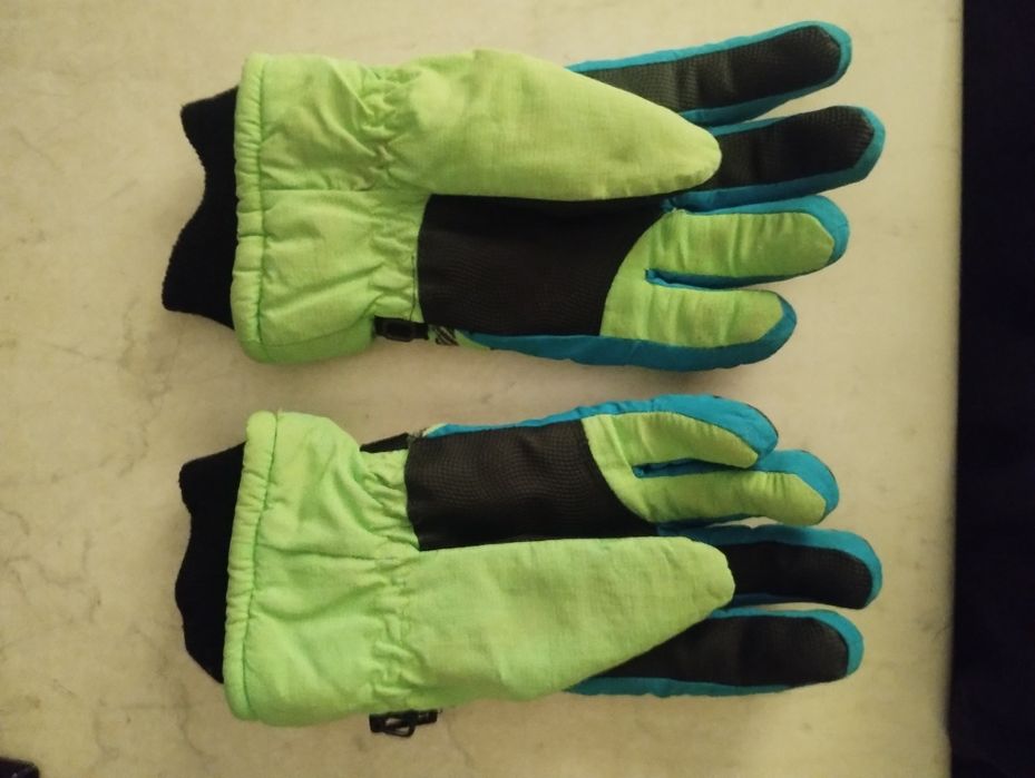 Зимни ръкавици стават и за ски