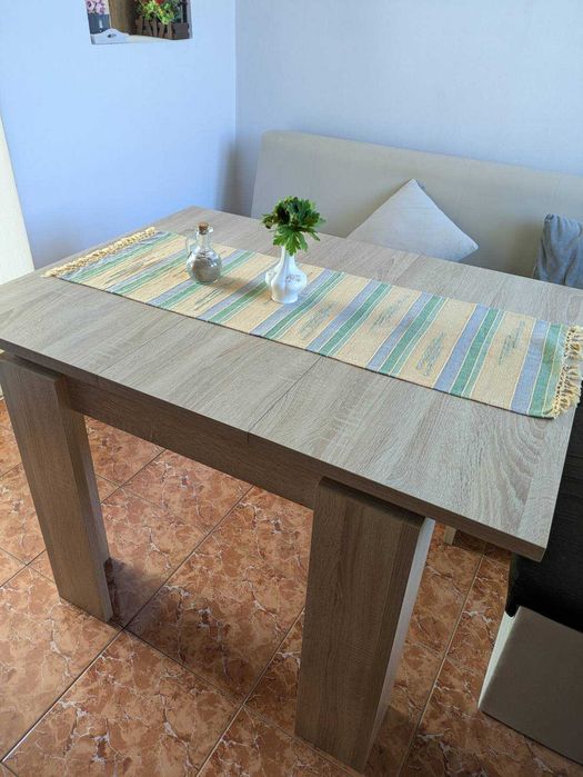 Кухненска маса за хранене