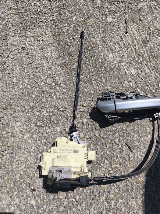 Broască ușă dreapta spate cu sufe Volkswagen Passat B6 3C4 839 016A