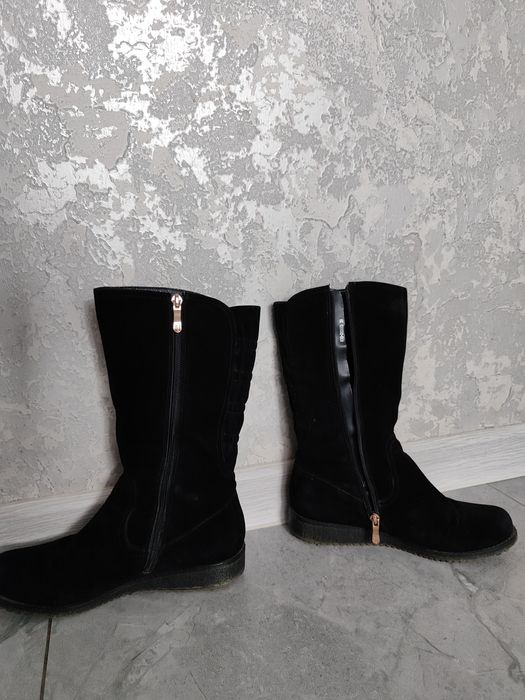 Продам женские сапожки.