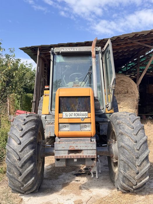 Vând Tractor Renault
