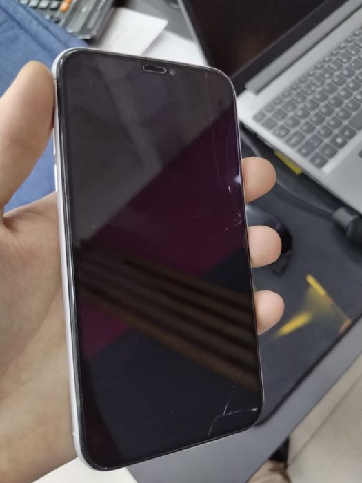 Nomi iphone xr aybi bor