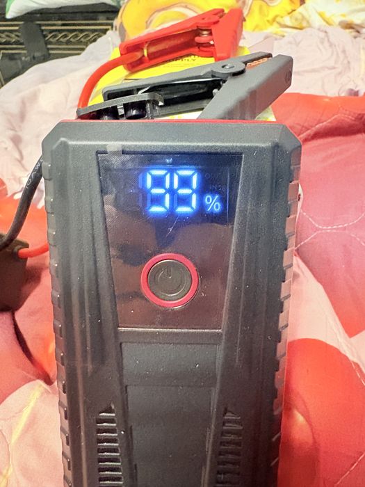 Starter auto portabil 5000A cu Power Bank și Display LED