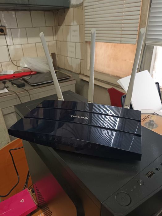 Продавам гигабитов рутер TP LINK WR1043ND