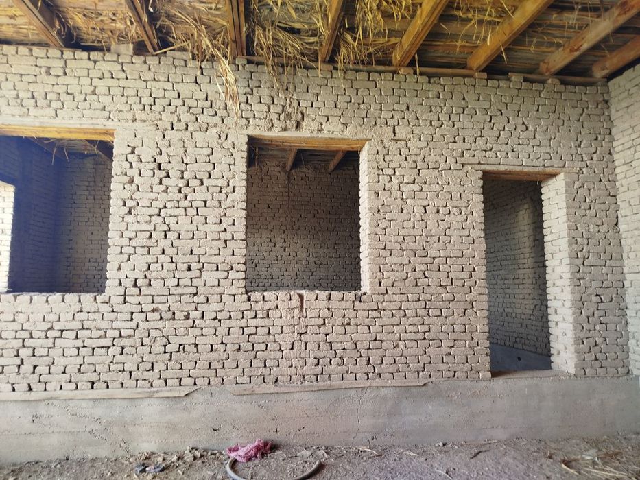 Курилиши битмаган уй сотилади