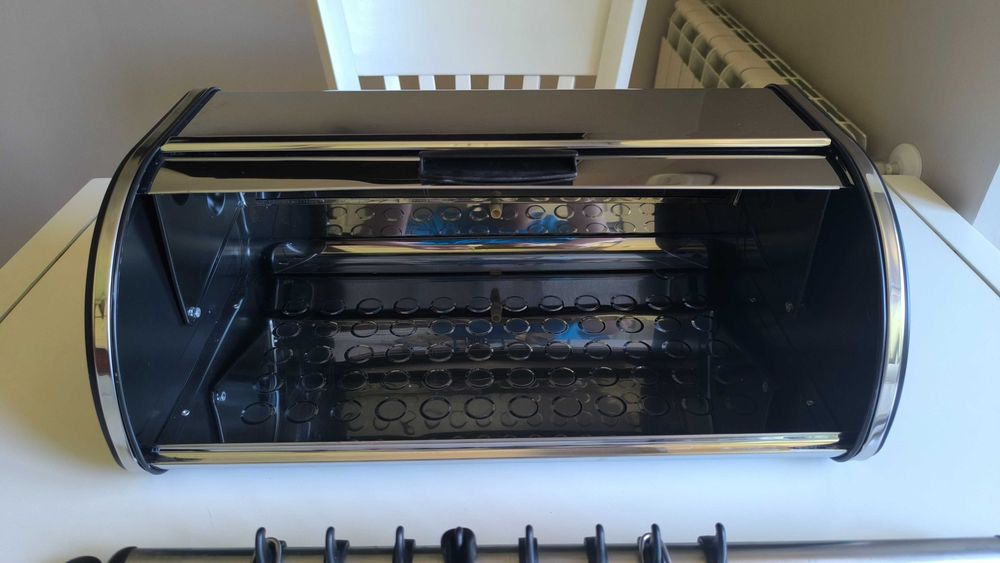 Луксозен комплект Brabantia – Инокс кутия за хляб + релса с прибори за готвене и 3 броя прибори