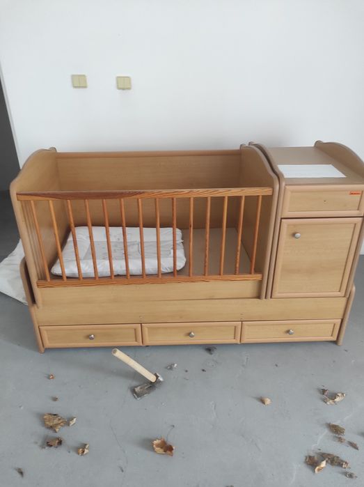 Продавам детско легло