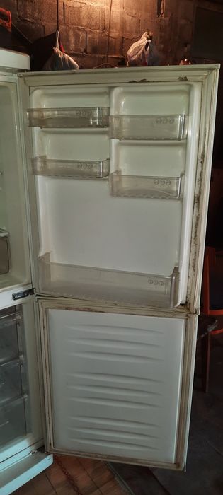Нерабочий Холодильник LG.