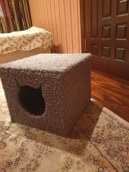 Дом с когтеточек для кошек