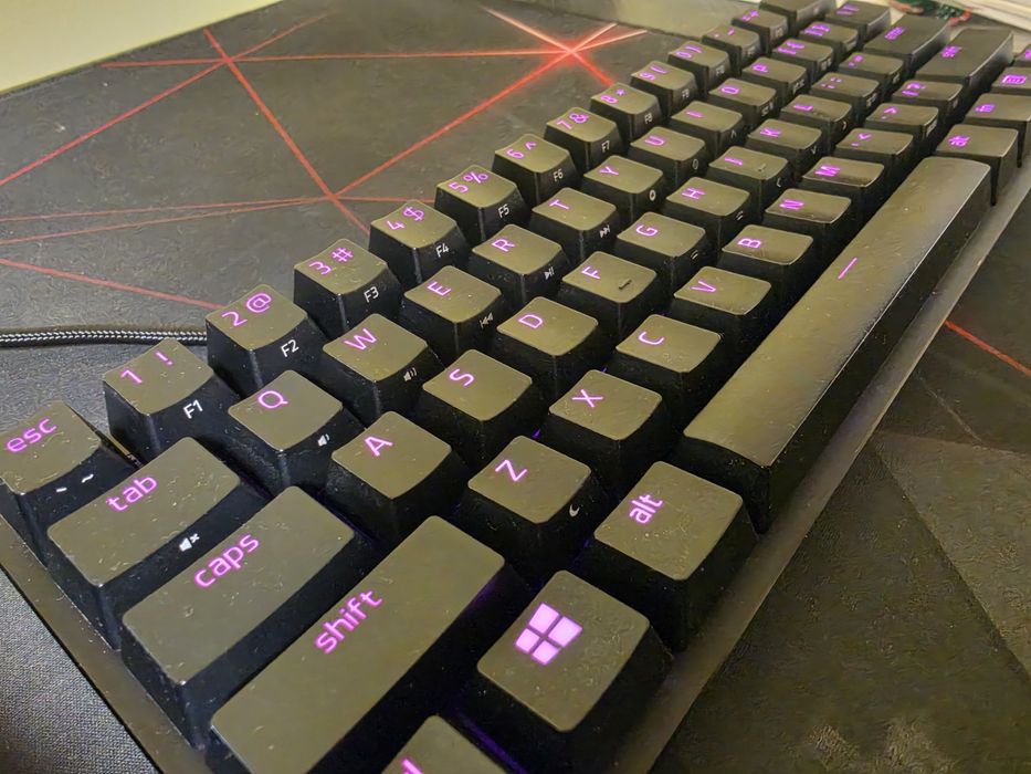Монитор lenovo, мишка и клавиатура razer