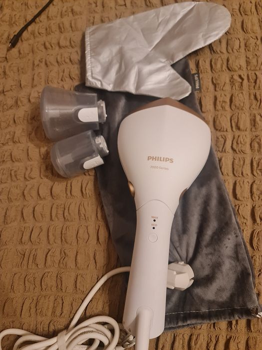 Philips Seria 7000 
aparat de calcat vertical cu abur
Foarte usor de u