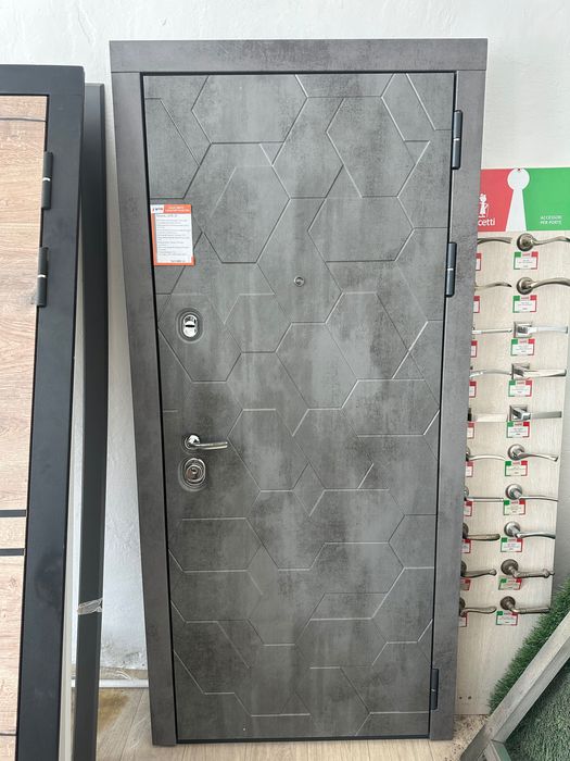 Витринные двери входные