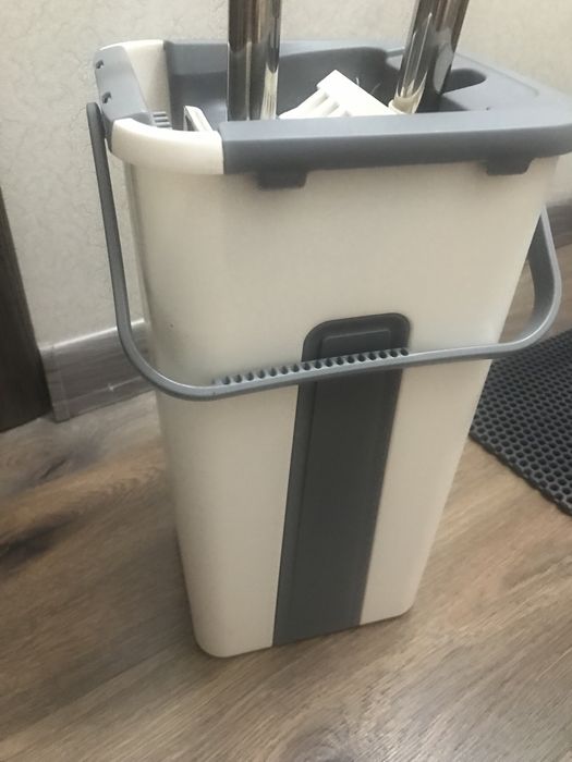 Ведро и швабра