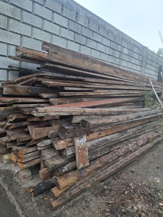 Taxta sotiladi polga tomga ishlaydi