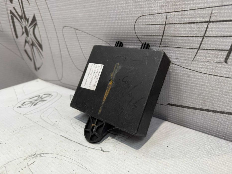 Modul confort BCM / Unitate caroserie (EMM-T4 L5) Renault Clio IV 231A00174R 2016 / [2012-2019] / (5B3)