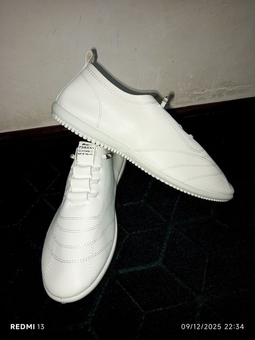 Erkaklar oyoq kiyimi ixcham