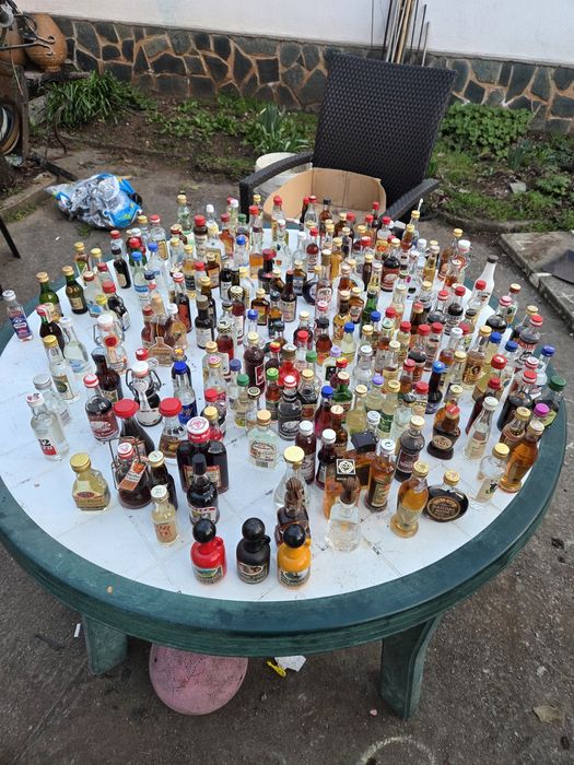 колекция от шишенца с алкохол