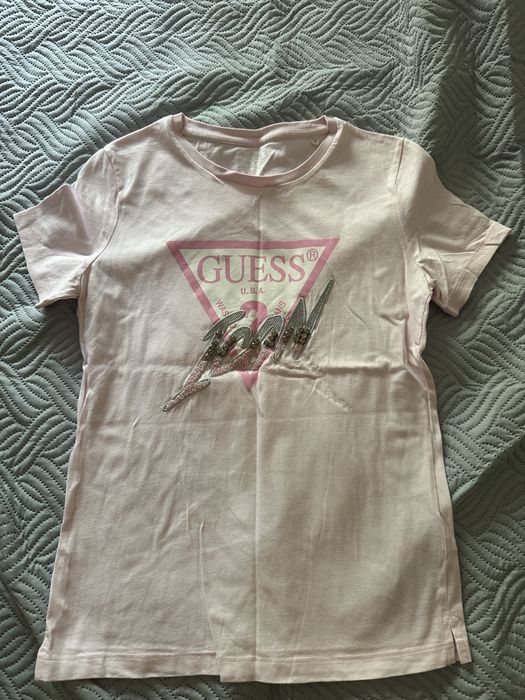 Тениска Guess.