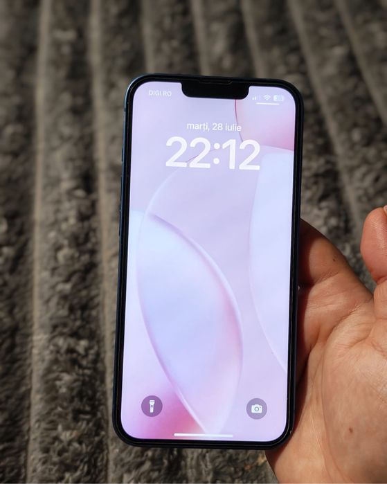 Vand iphone 13 simplu
