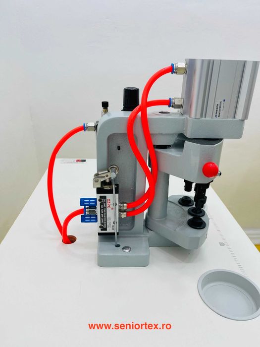 Masina de batut capse pneumatica cu 3 capete - EGGO E-Q3