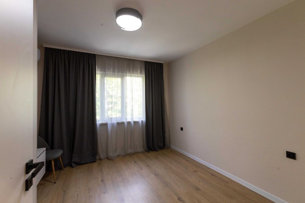 Продава се Тристаен апартамент в Бургас, Център - 68 кв.м за 2924 €/кв.м - Снимка #12