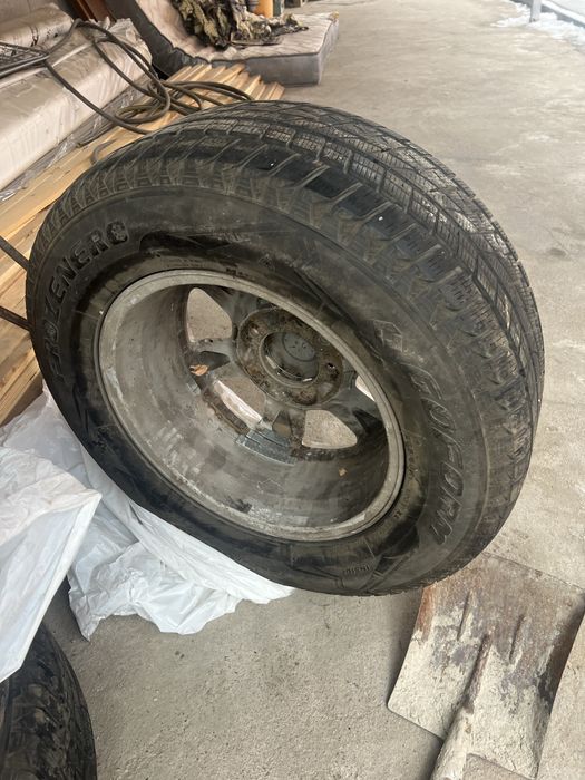 продается шины 18 размер срочно