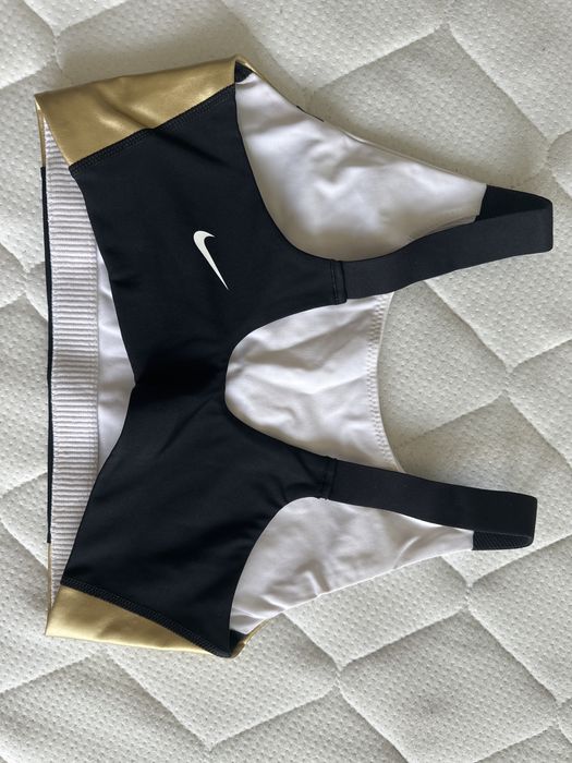 Бюстие Nike ново