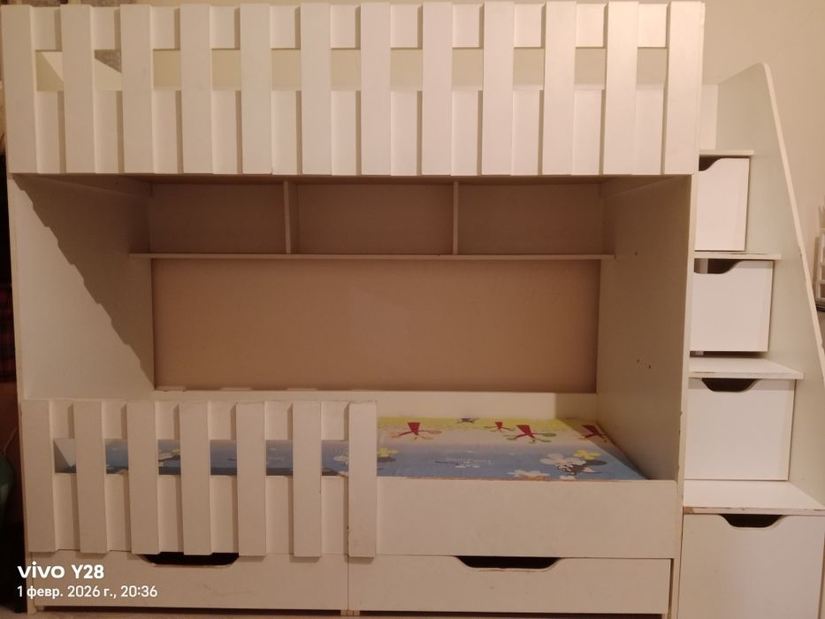 Кровать двухъярусная б/у