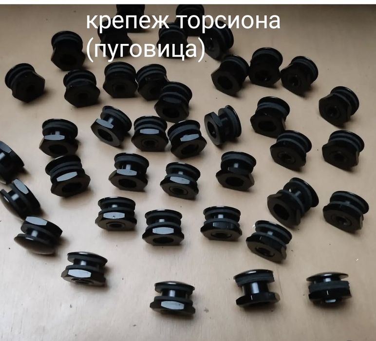 Крепеж на заднее стекло багажника Honda CRV RD-1