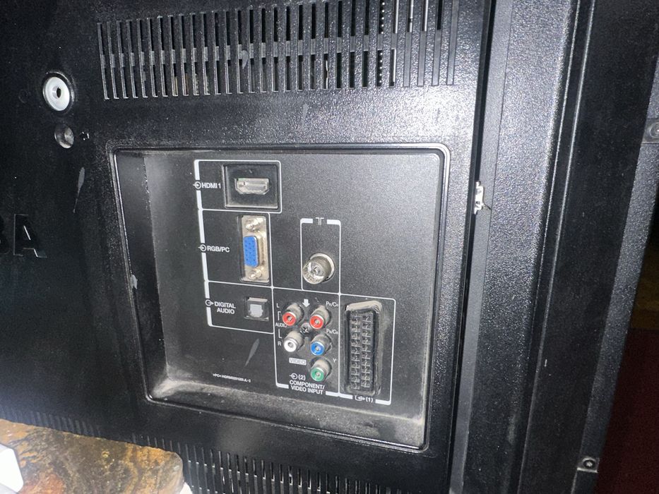 Vând TV  Toshiba