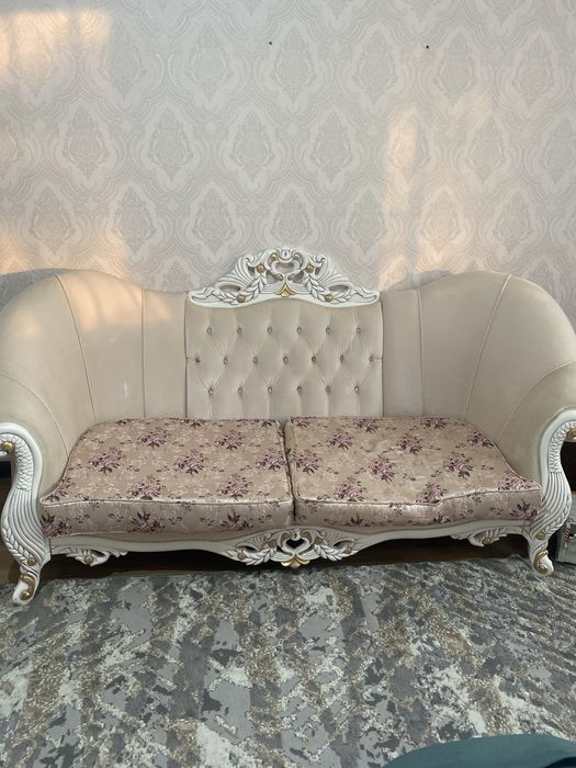 Продам диван классический