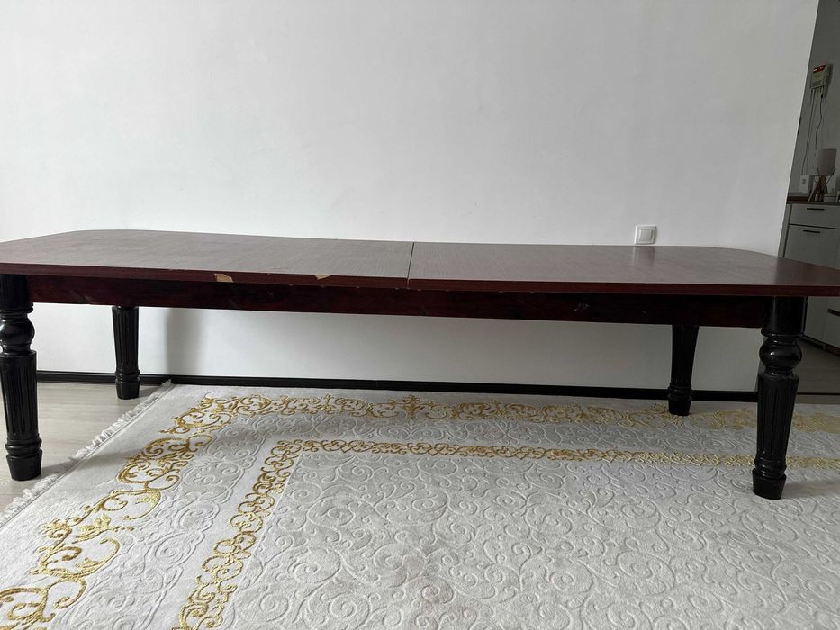 Стол для гостиной