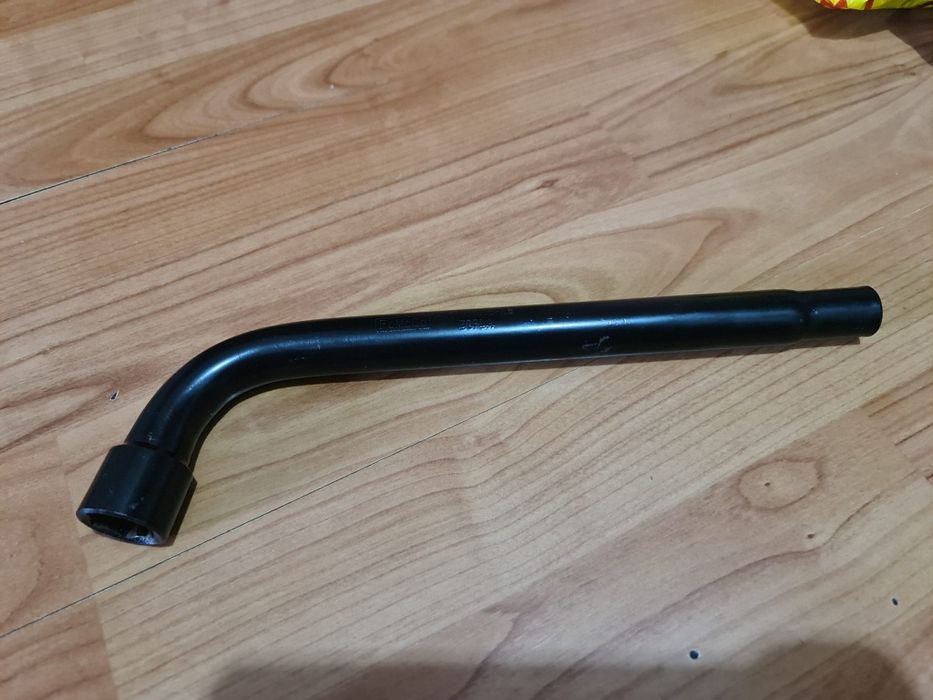 Cheie pentru roti ford