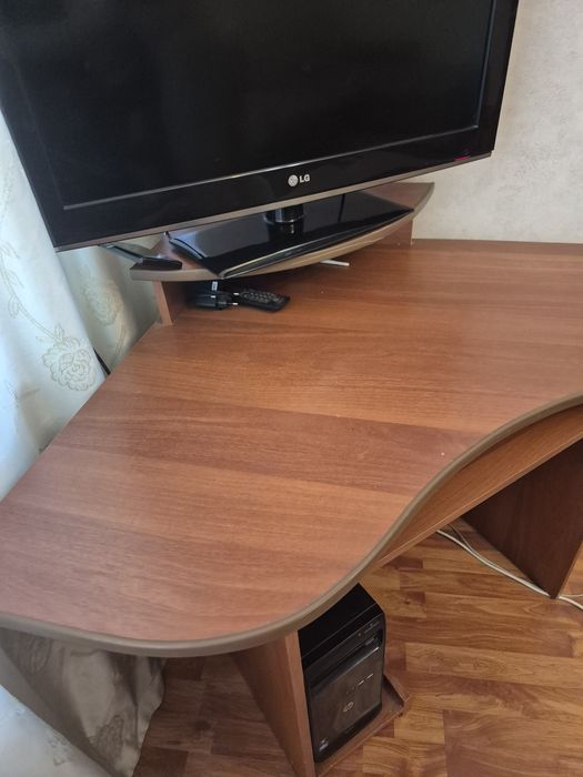 Продам диван и компьютерный стол