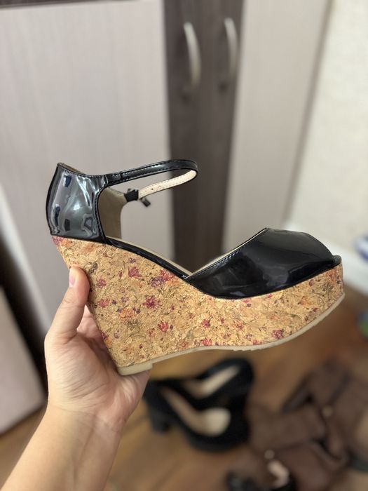 Отдам обувь.  Беспалатно