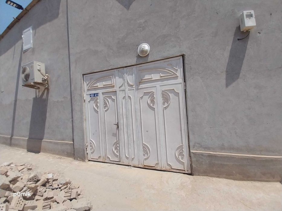 Продаётся дом с  евроремонтом обустроен для на 2 семьи  .