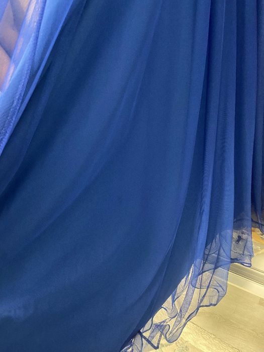 Длинное платье с рукавами