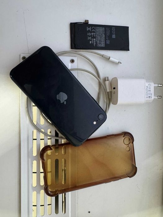 Продам iphone SE 2022 gen 3
