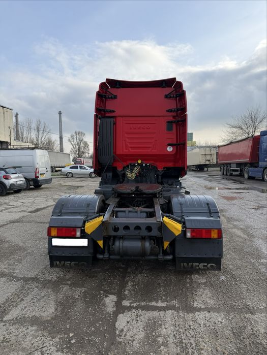Iveco Stralis / semiremorca Schmitz