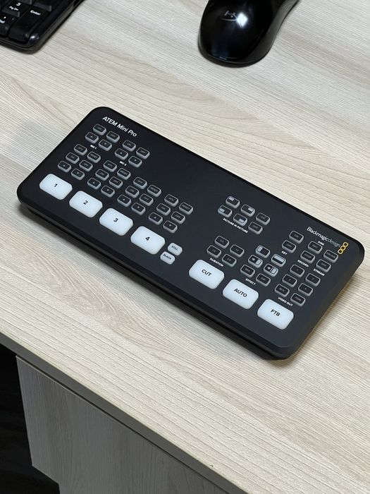 Продам Blackmagic Atem mini Pro