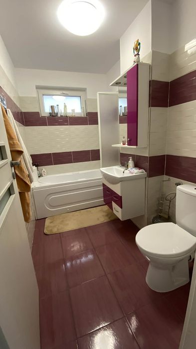 Casa mobilata cu curte de inchiriat